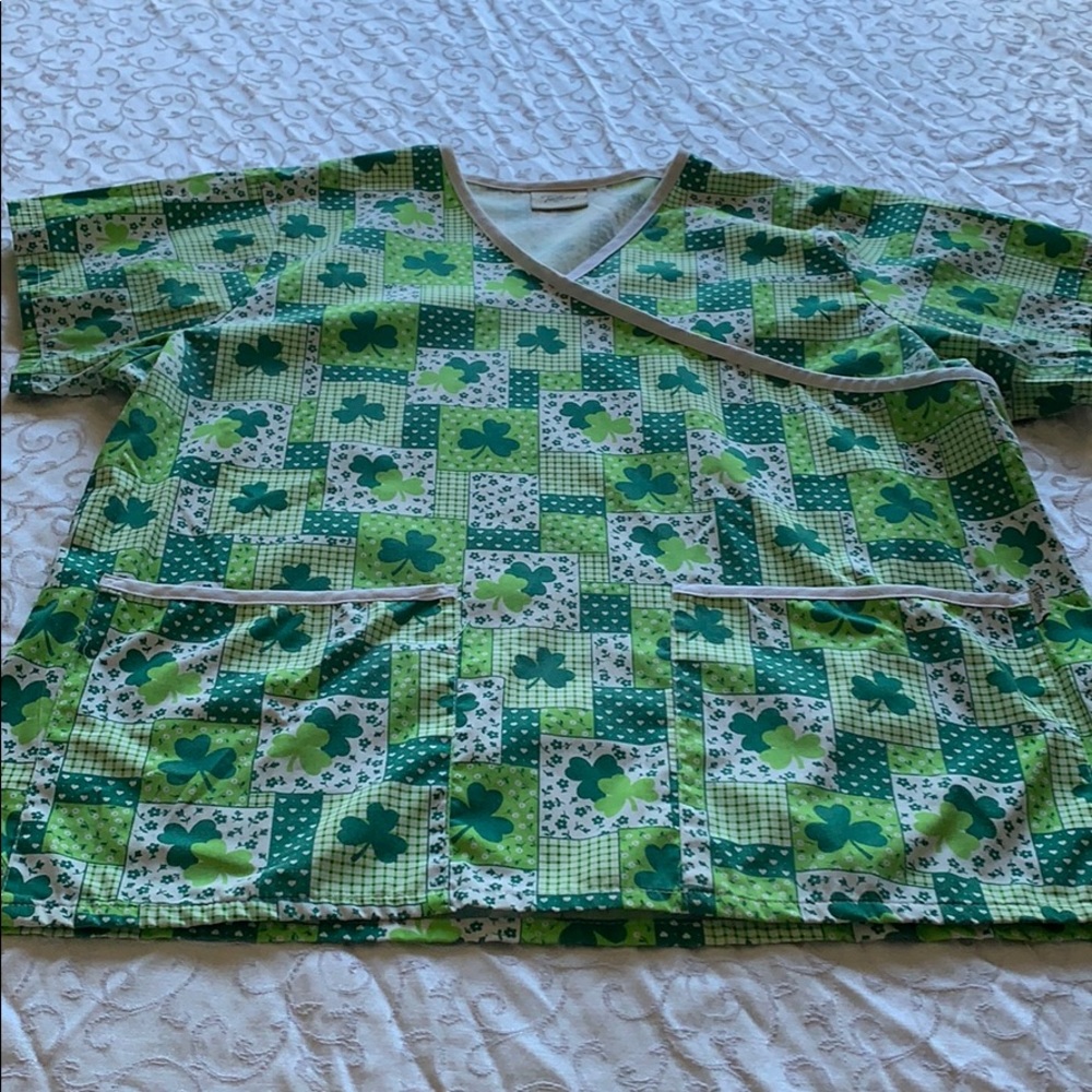 GUC scrub top